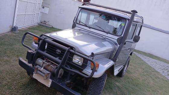 TOYOTA BANDEIRANTE 3.7 BJ50LV 4X4 TETO RIGIDO DIESEL 2P MANUAL